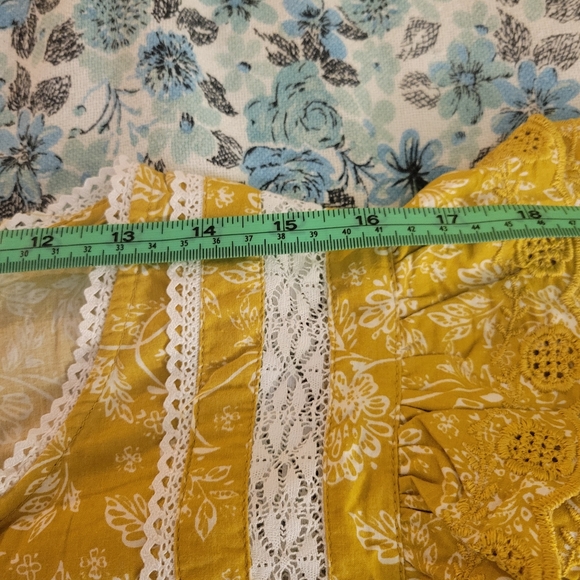 Jennifer & Grace Mustard Floral Ruffle Top Size XL - Picture 9 of 10